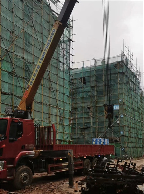 剑河县“慢工细活”—— 吊车的 “微动控制” 技术